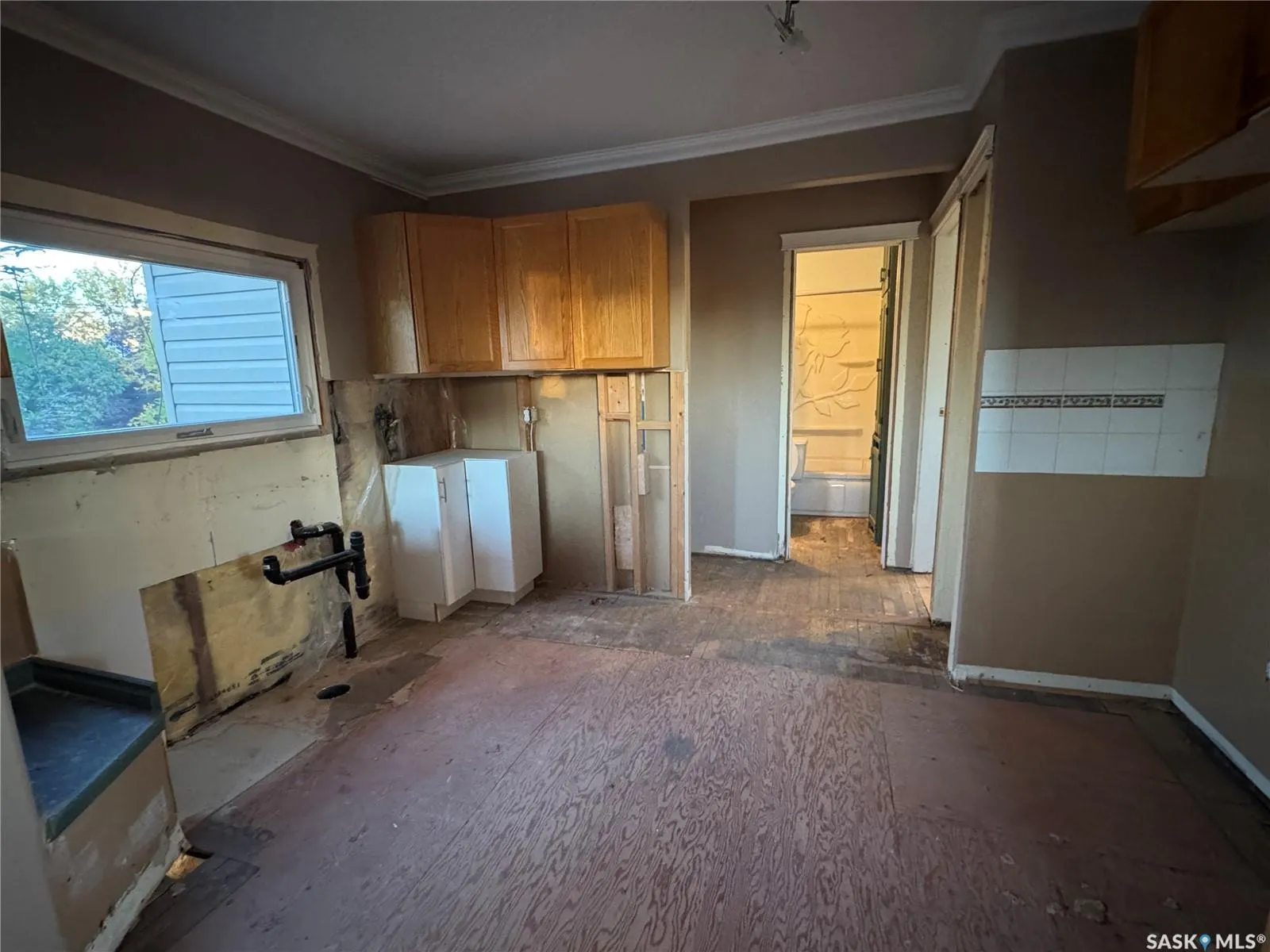 319 3rd AVENUE W