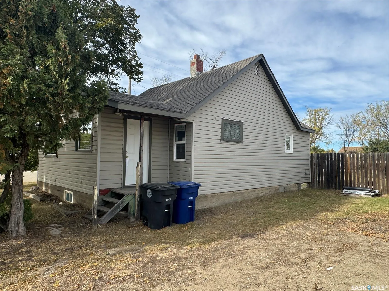 319 3rd AVENUE W