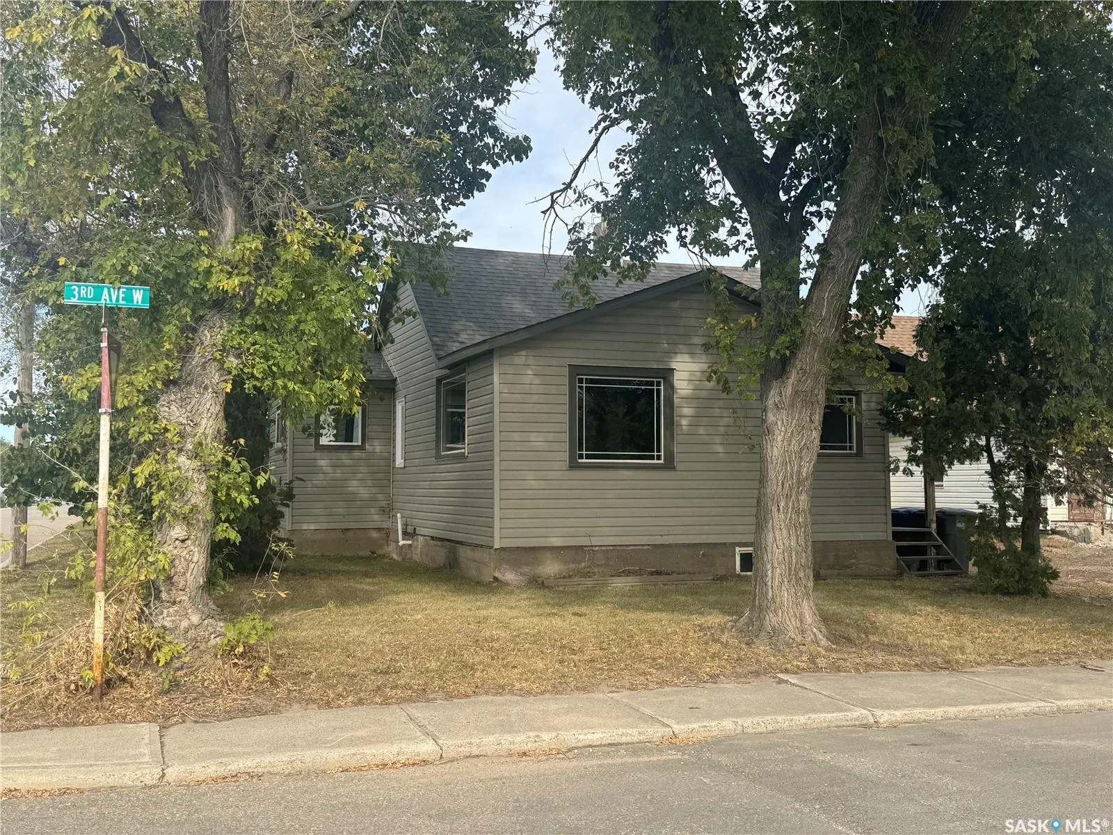 319 3rd AVENUE W