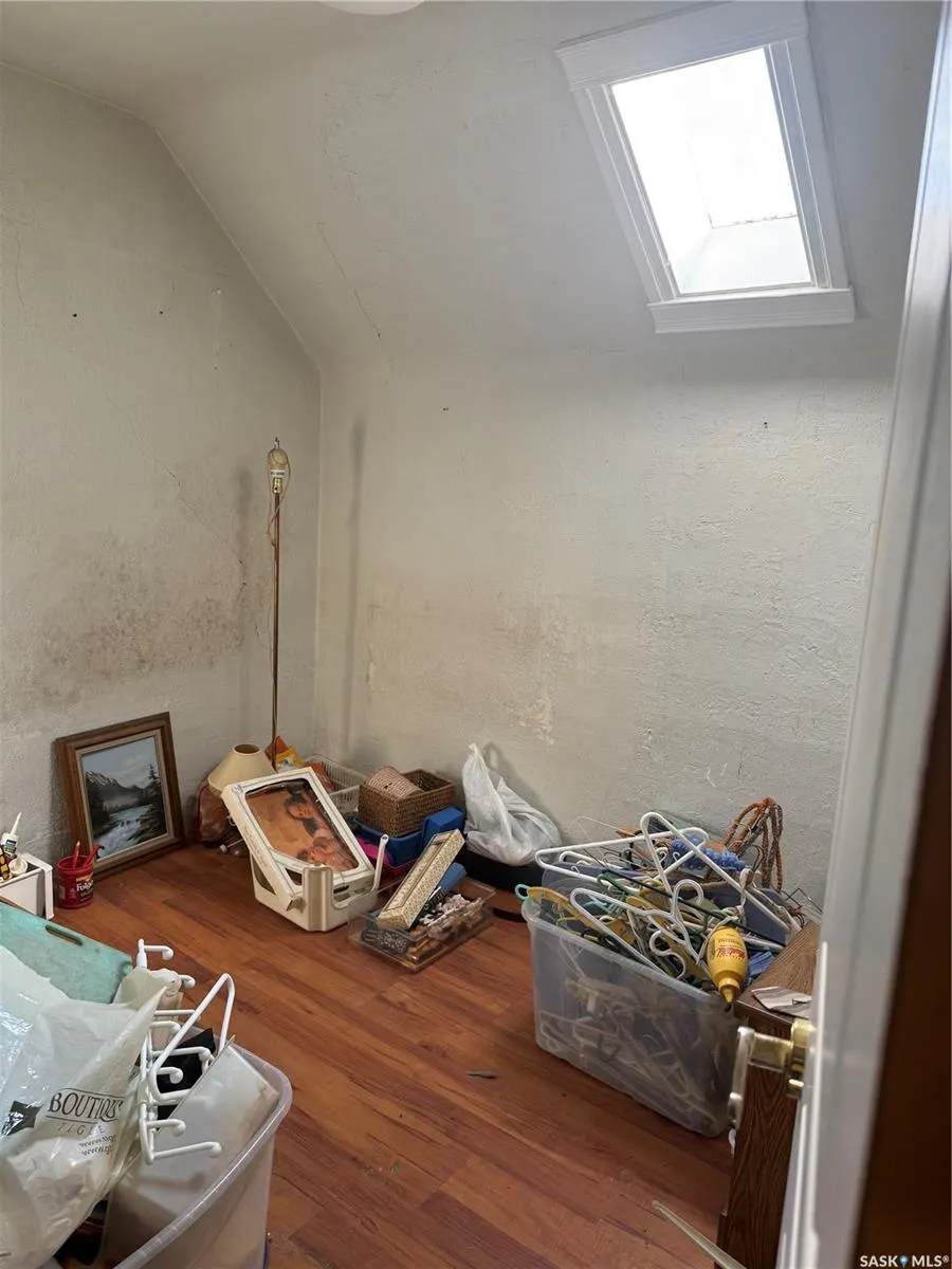 512 G AVENUE S