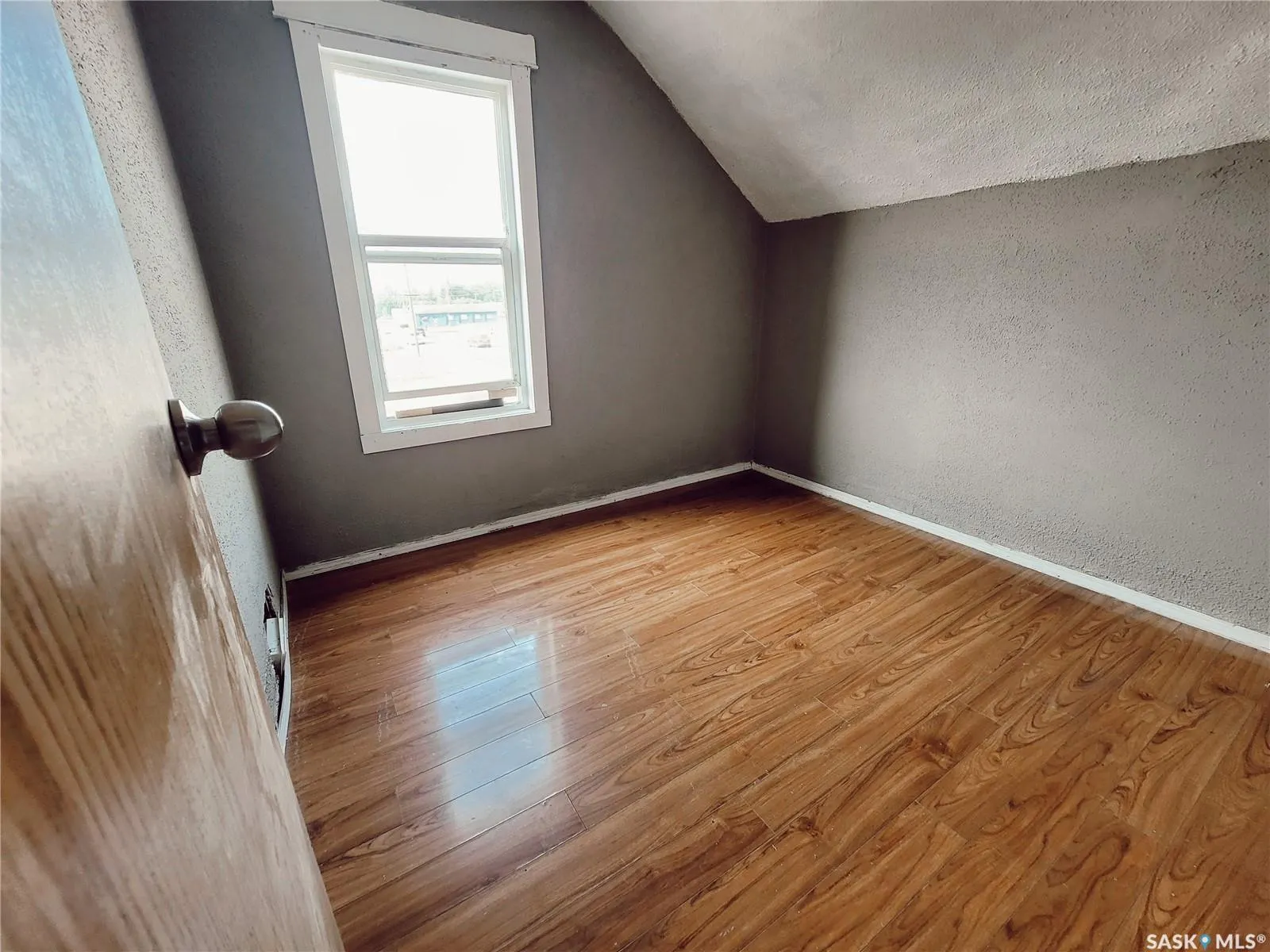 404 18th STREET W