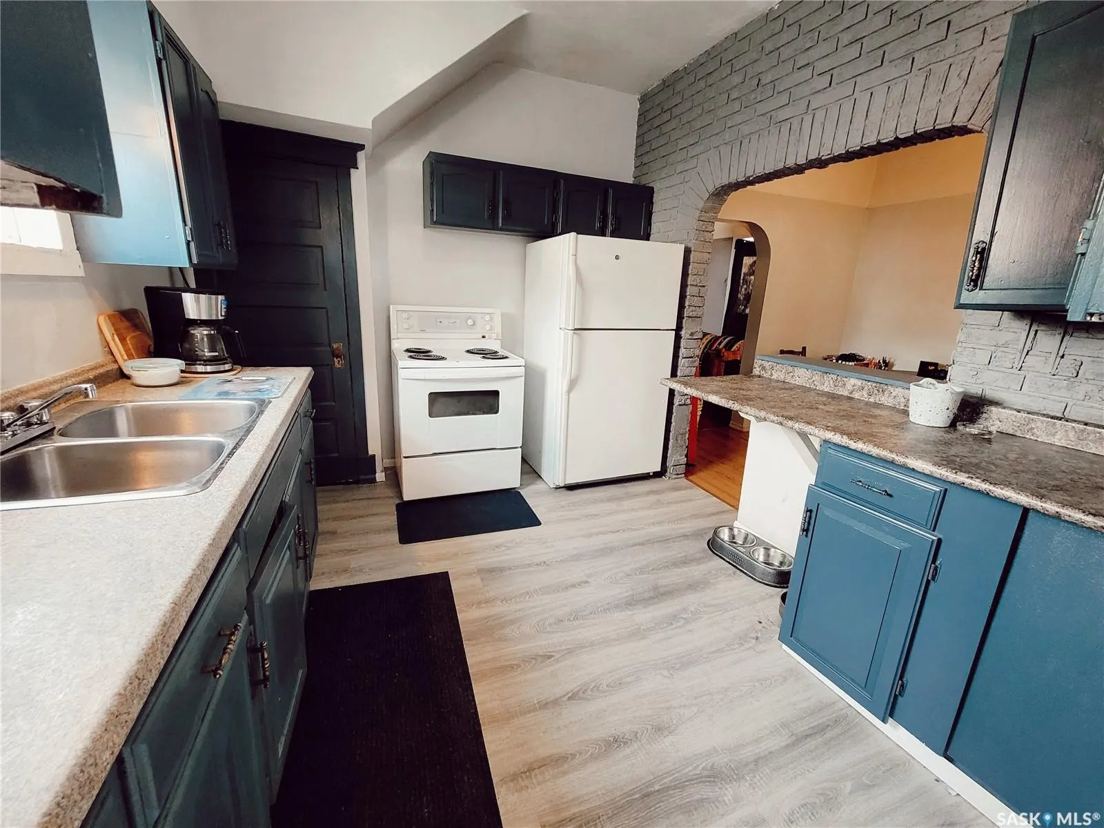 404 18th STREET W