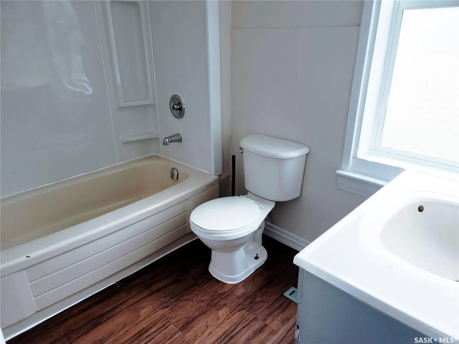 404 18th STREET W