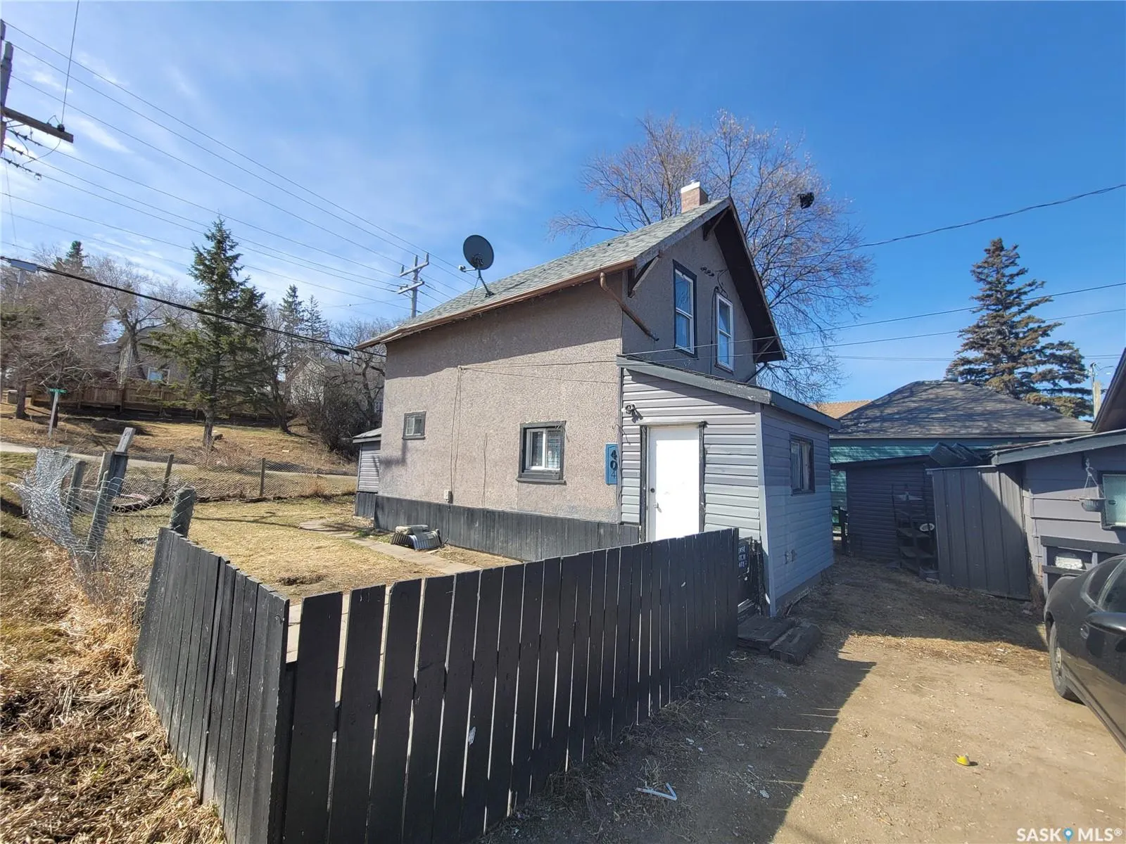 404 18th STREET W