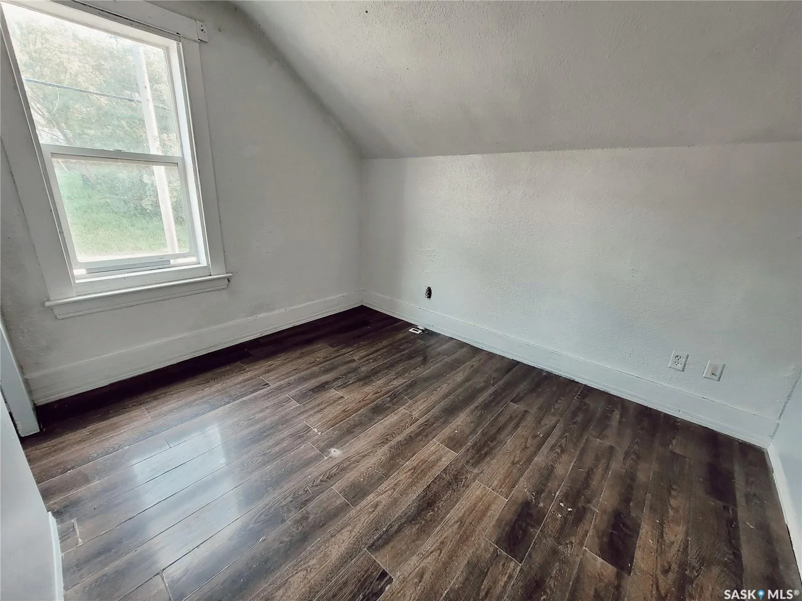 404 18th STREET W