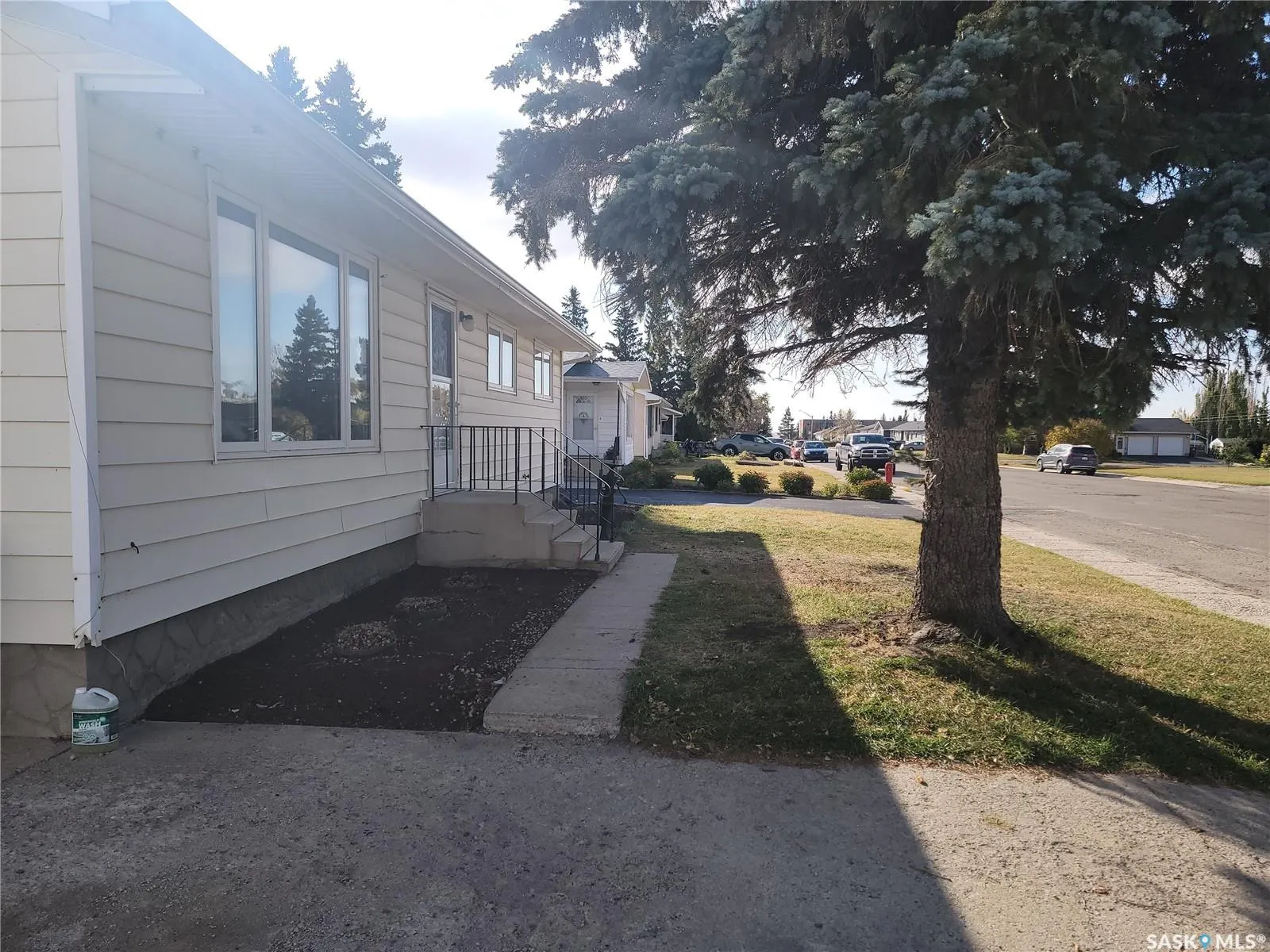708 2nd STREET W