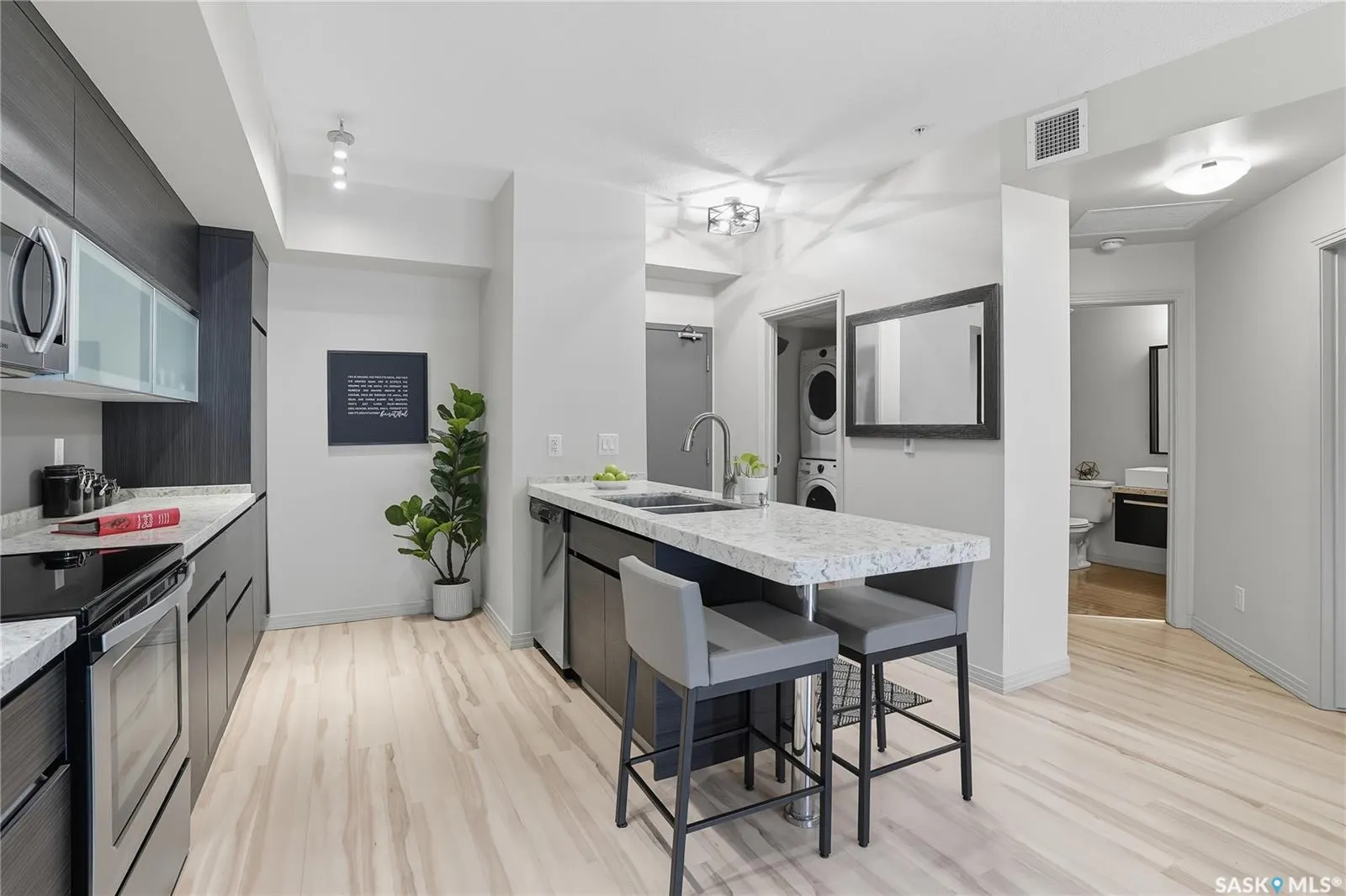 223 Evergreen SQUARE, #120