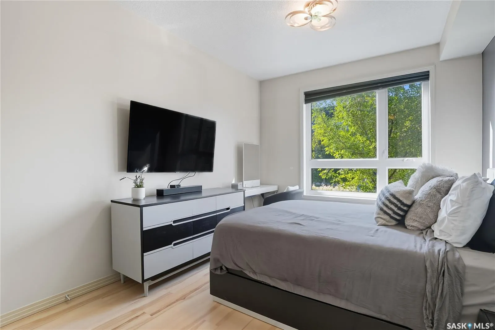 223 Evergreen SQUARE, #120