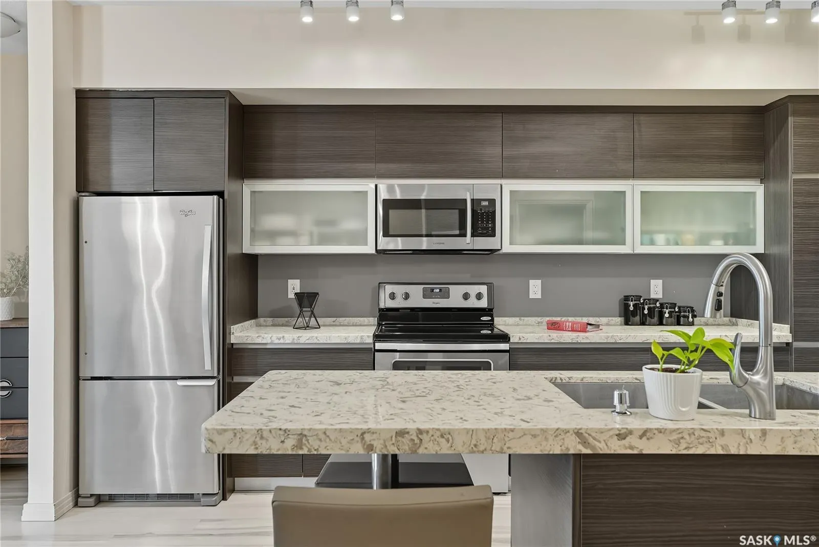 223 Evergreen SQUARE, #120