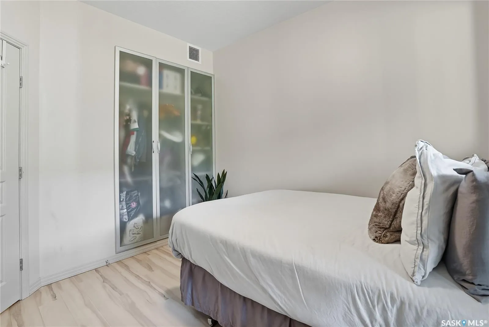 223 Evergreen SQUARE, #120