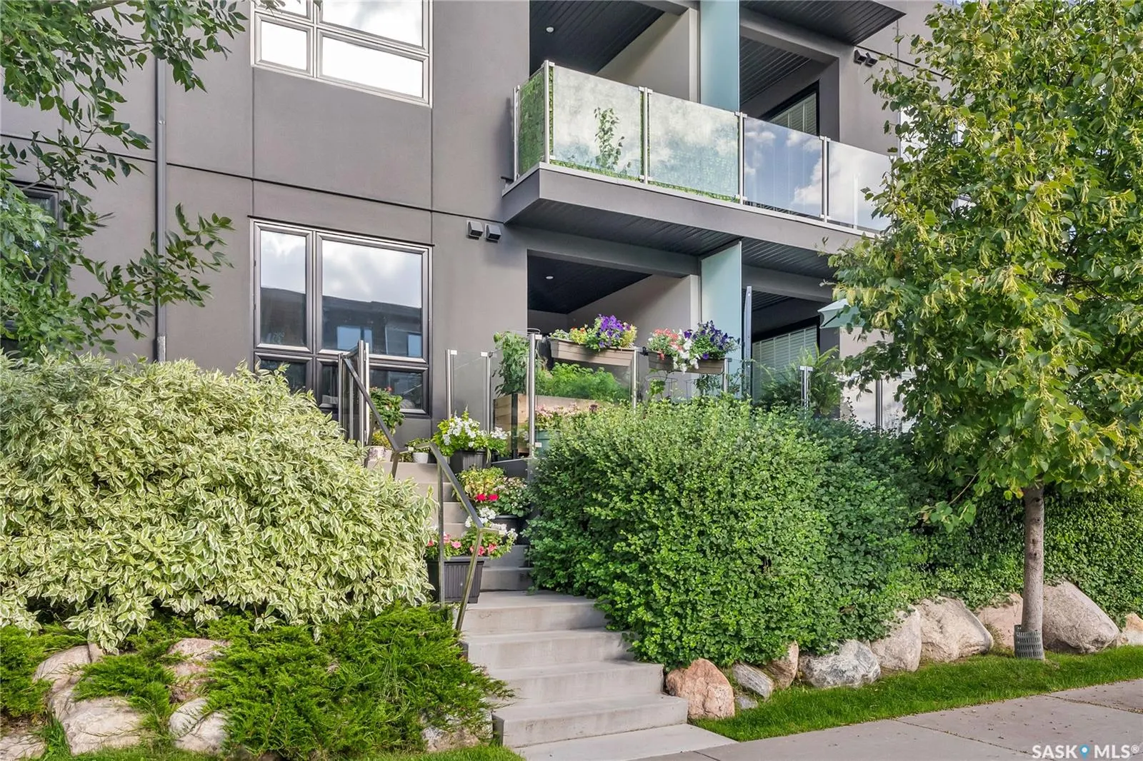 223 Evergreen SQUARE, #120