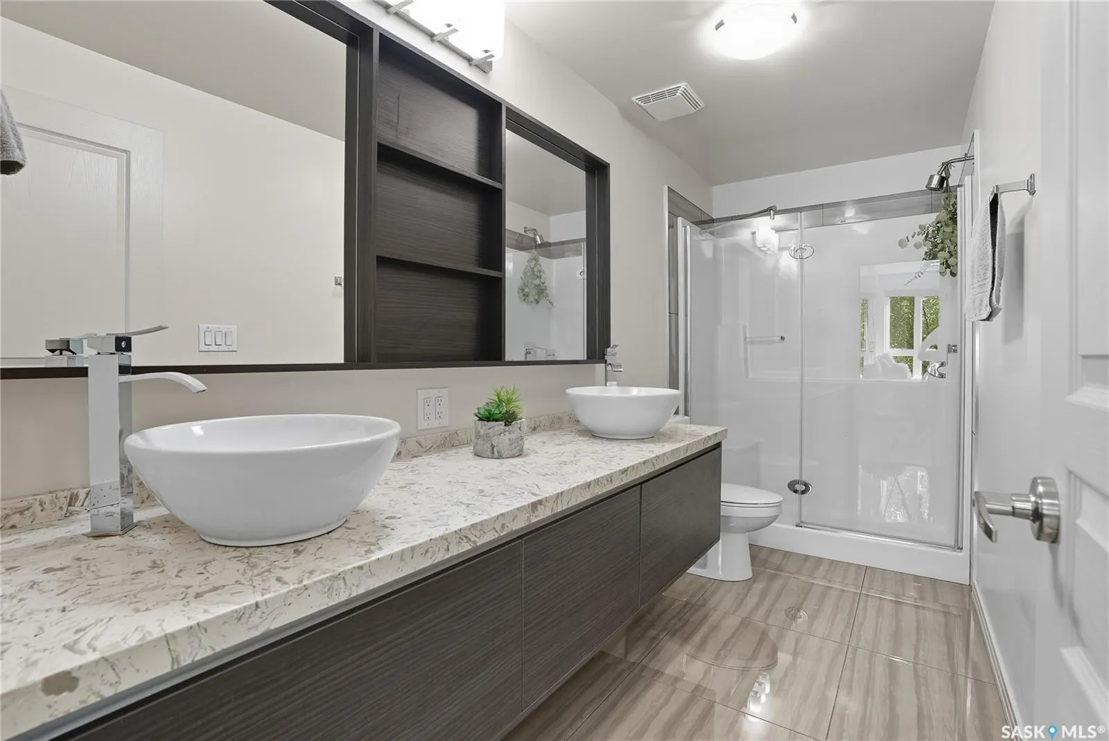 223 Evergreen SQUARE, #120