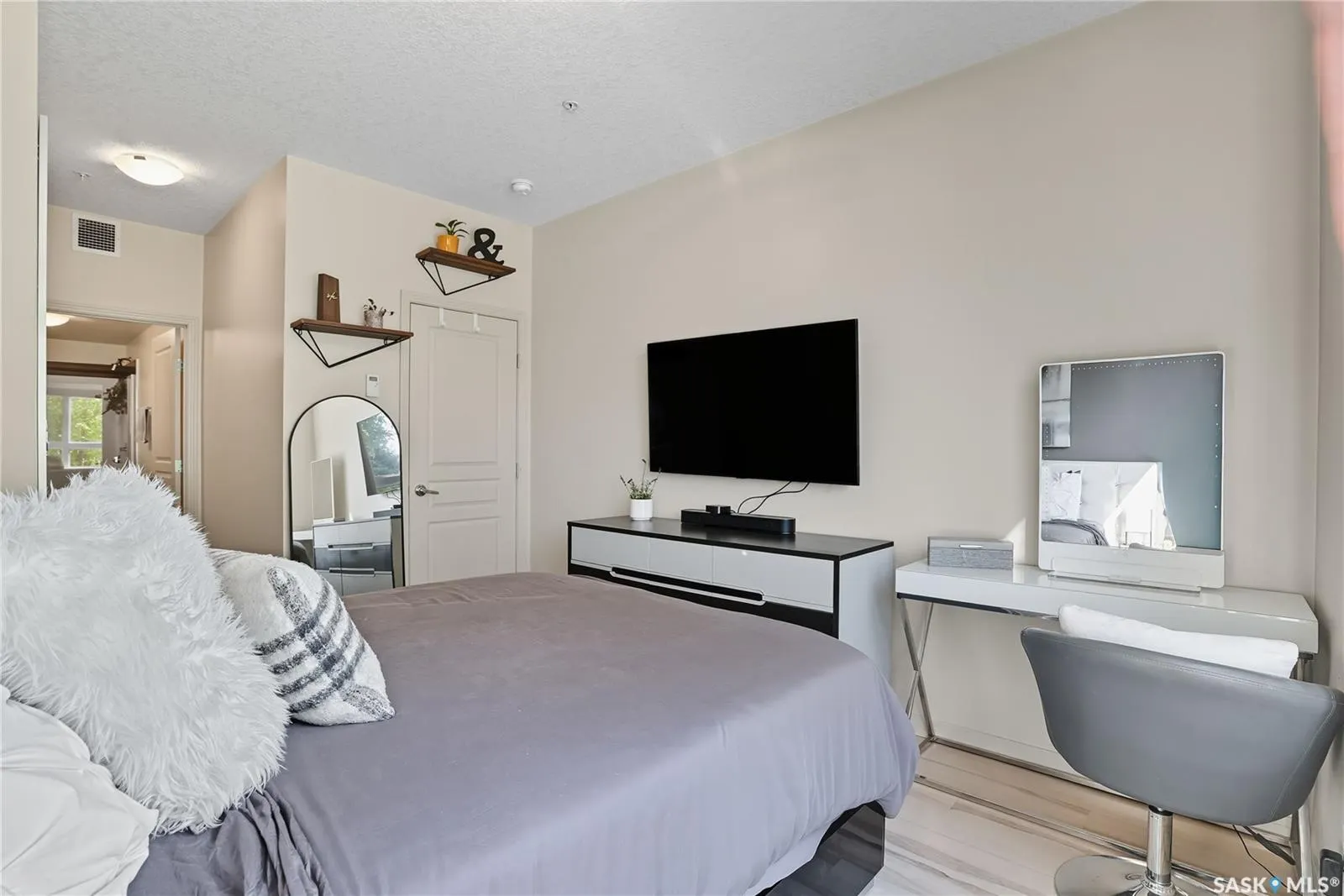 223 Evergreen SQUARE, #120