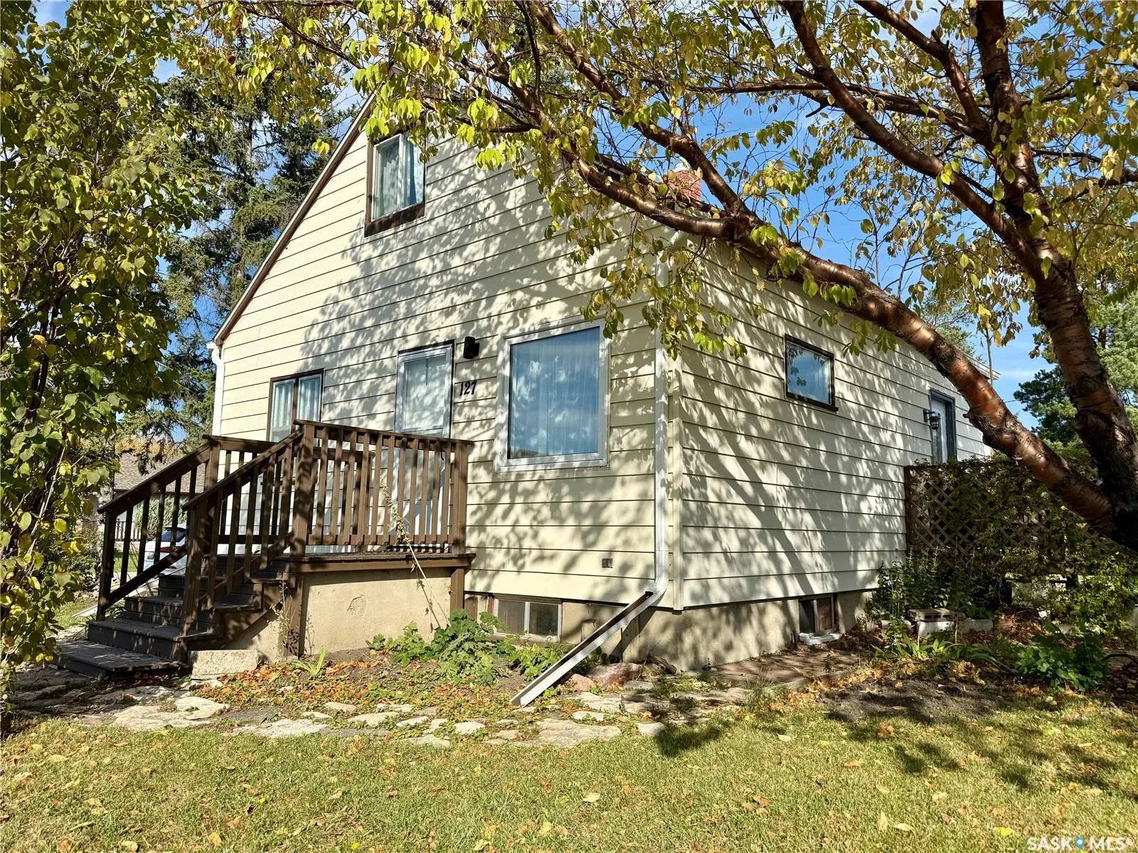 127 Darlington AVENUE E