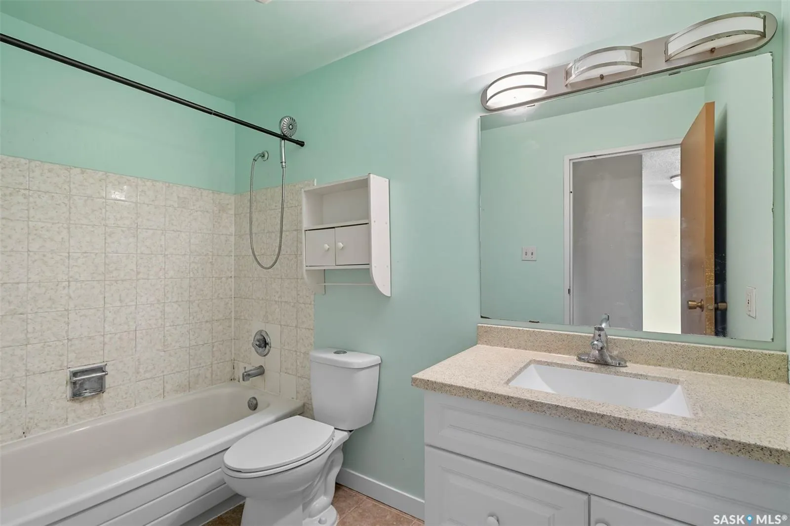 207C Tait PLACE, #206