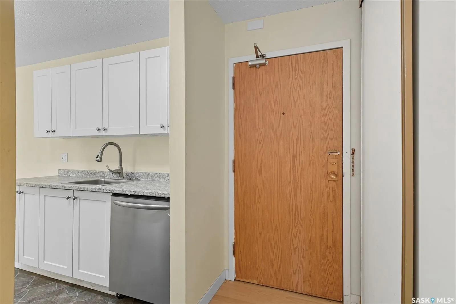 207C Tait PLACE, #206