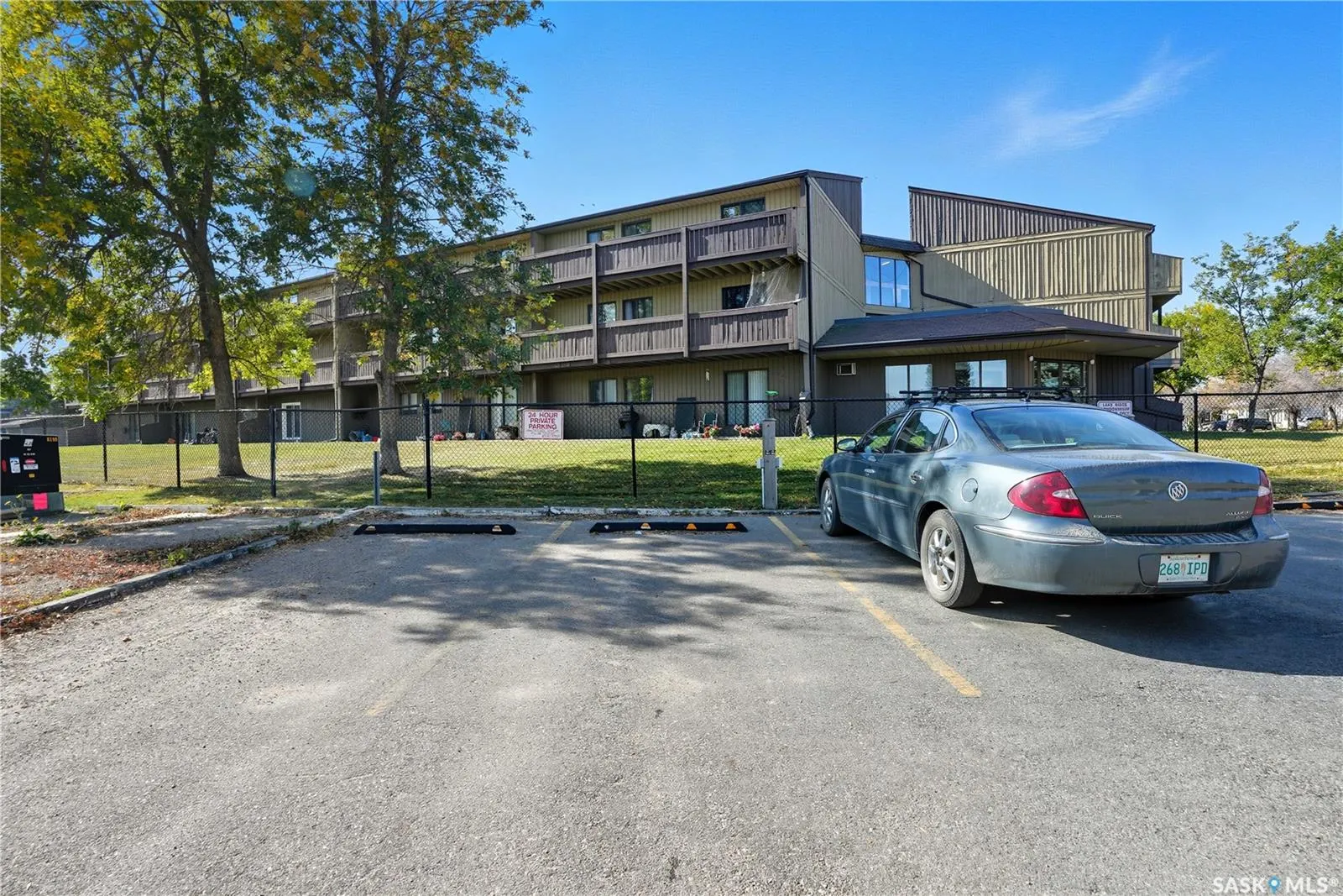 855 Wollaston CRESCENT, #104