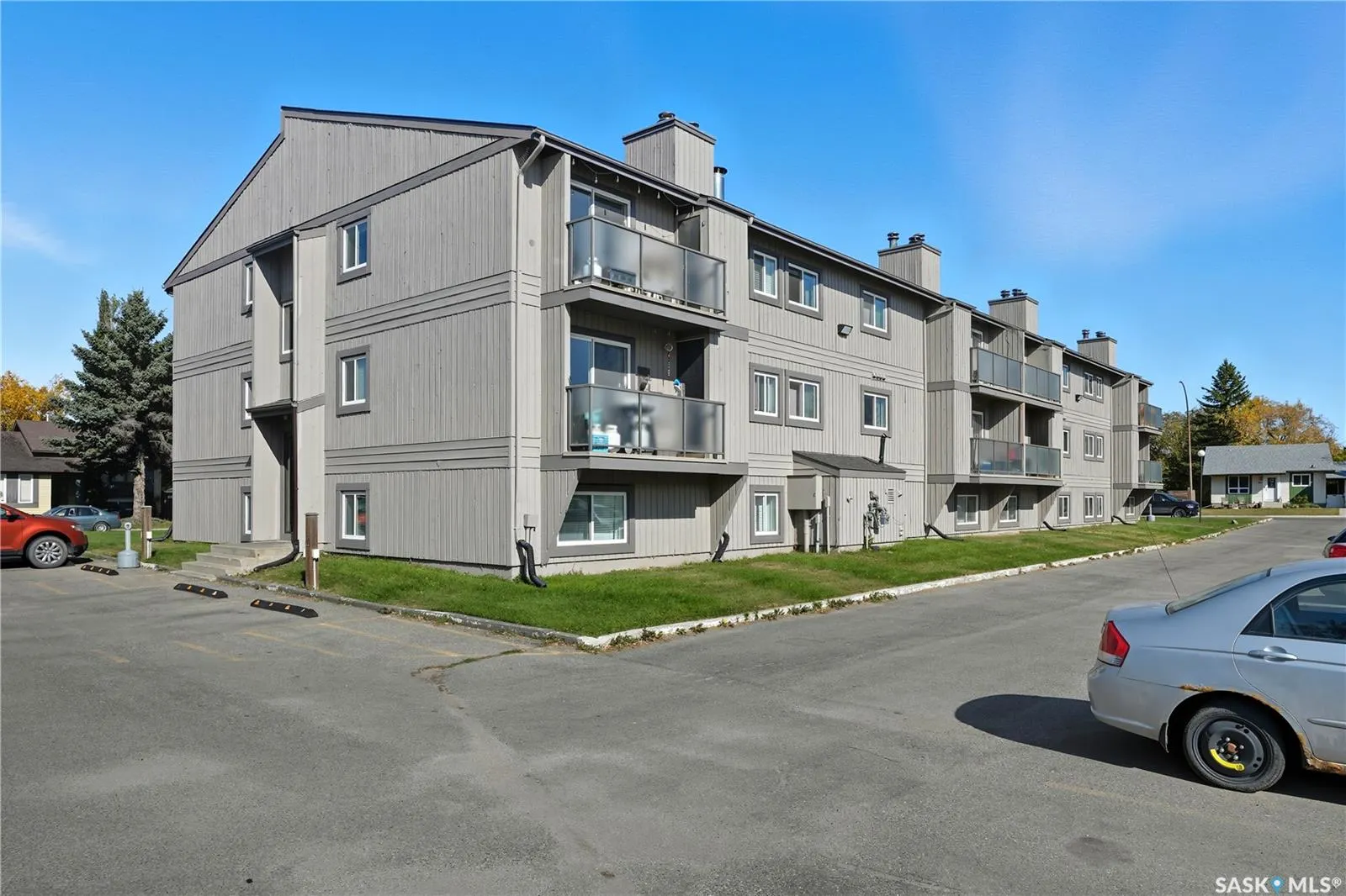 855 Wollaston CRESCENT, #104