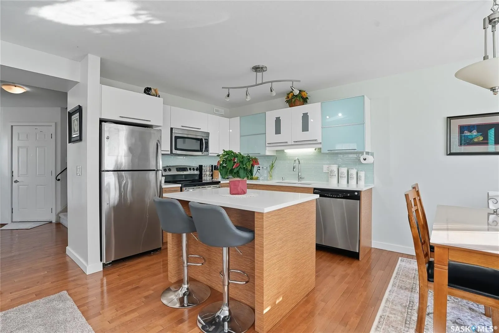 710 Gordon ROAD, #204