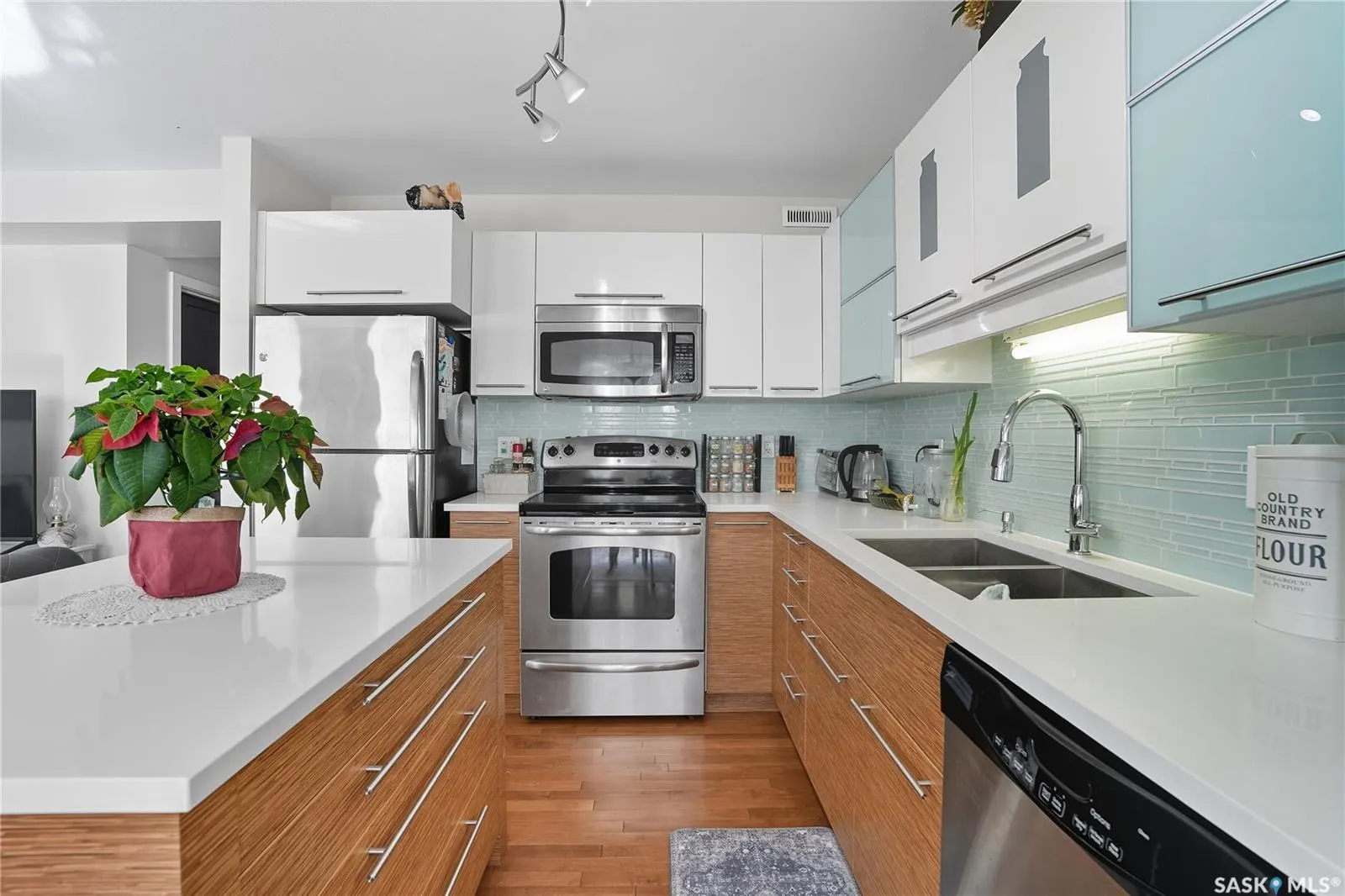 710 Gordon ROAD, #204