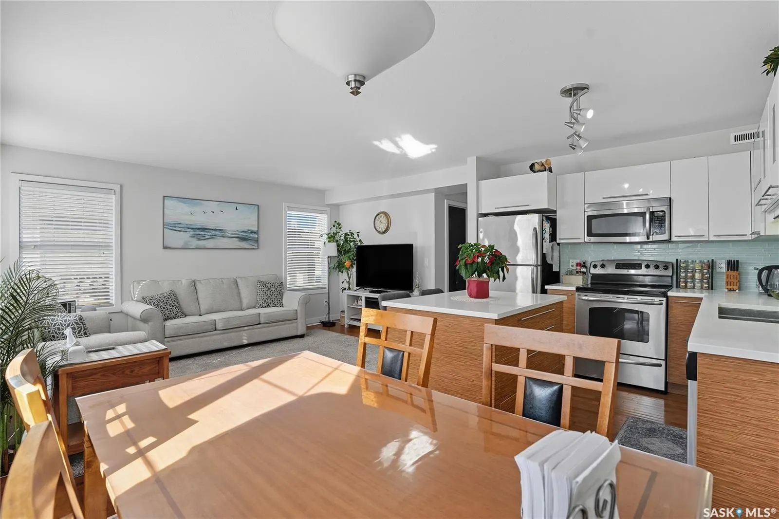 710 Gordon ROAD, #204