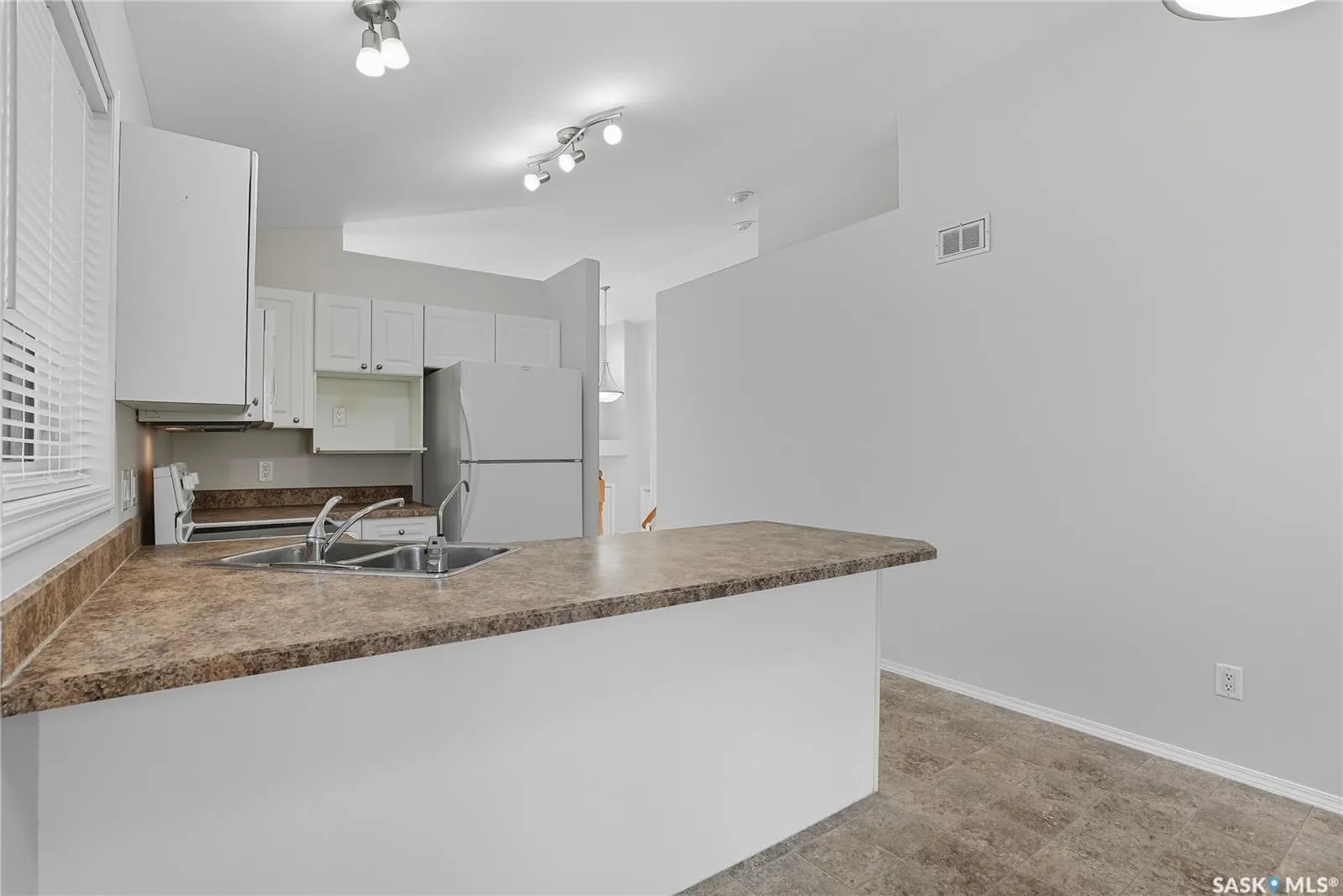 207 Buckwold COVE