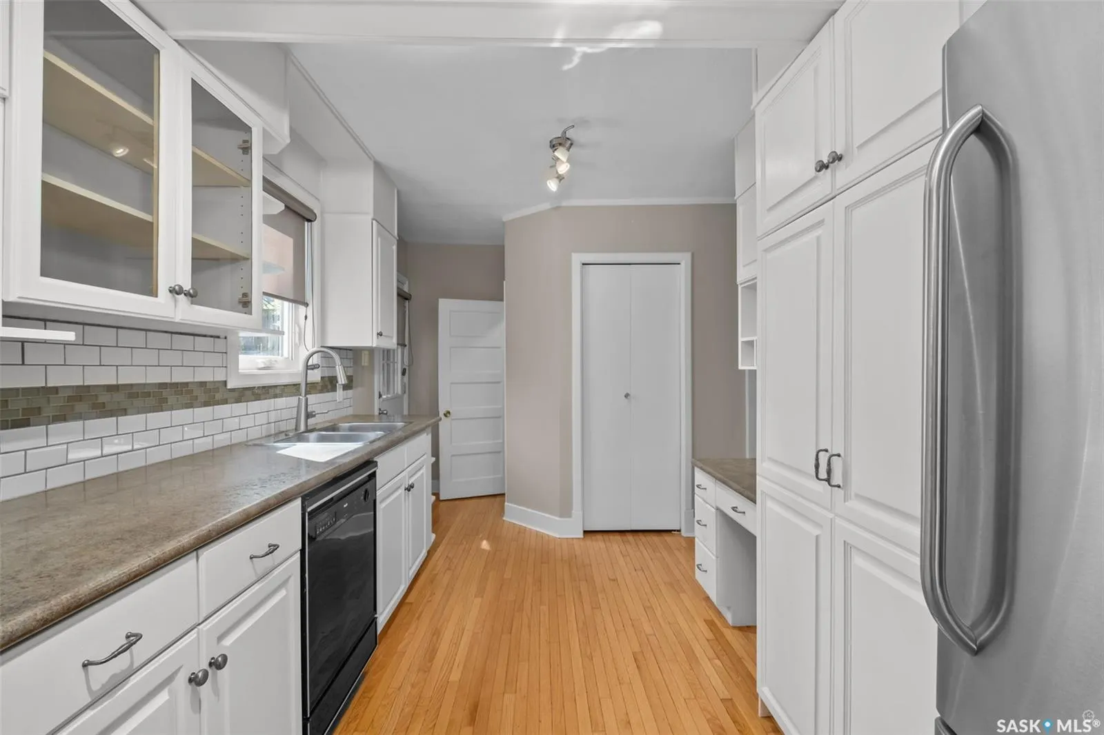607 20th STREET W