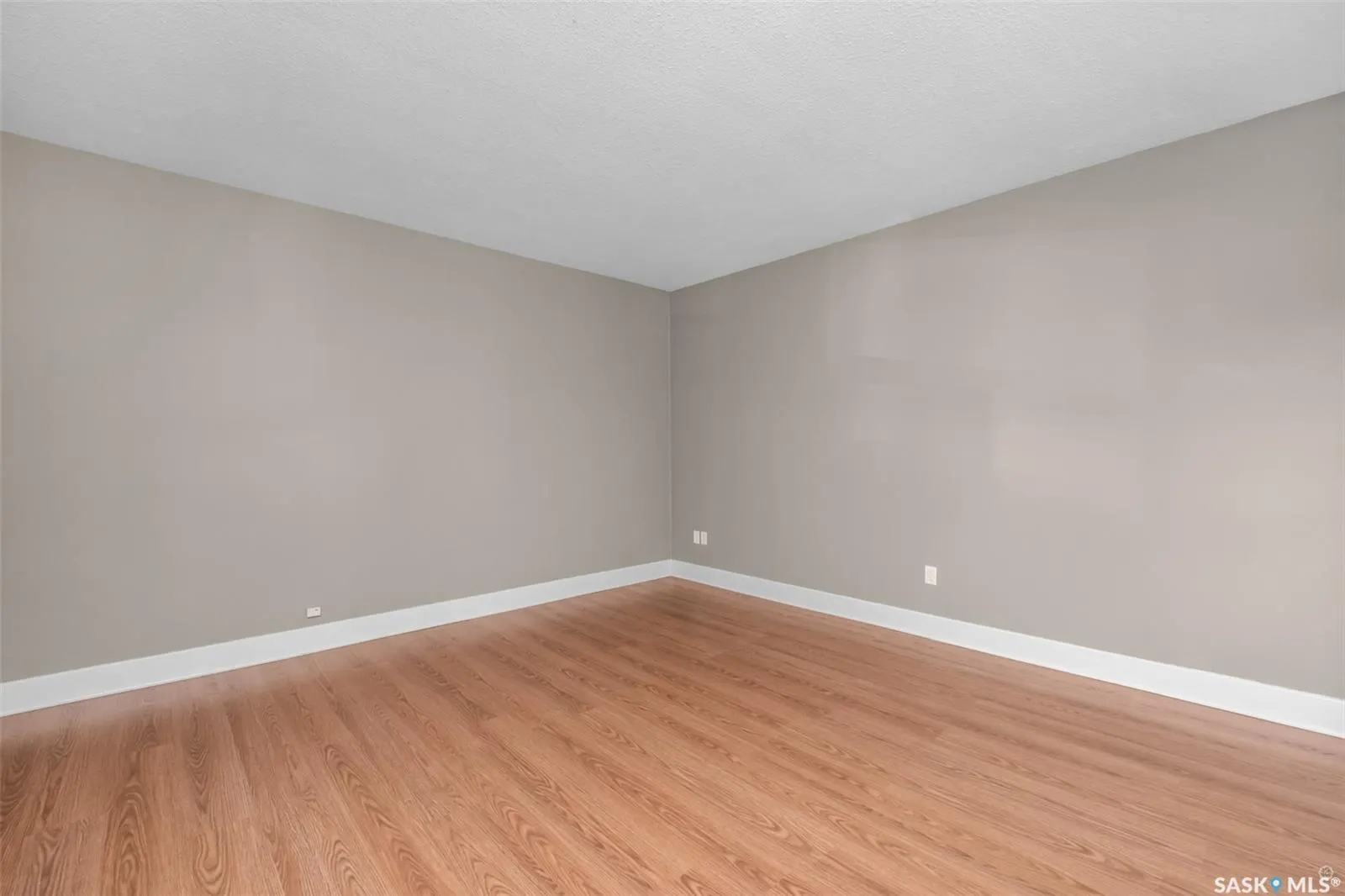 607 20th STREET W