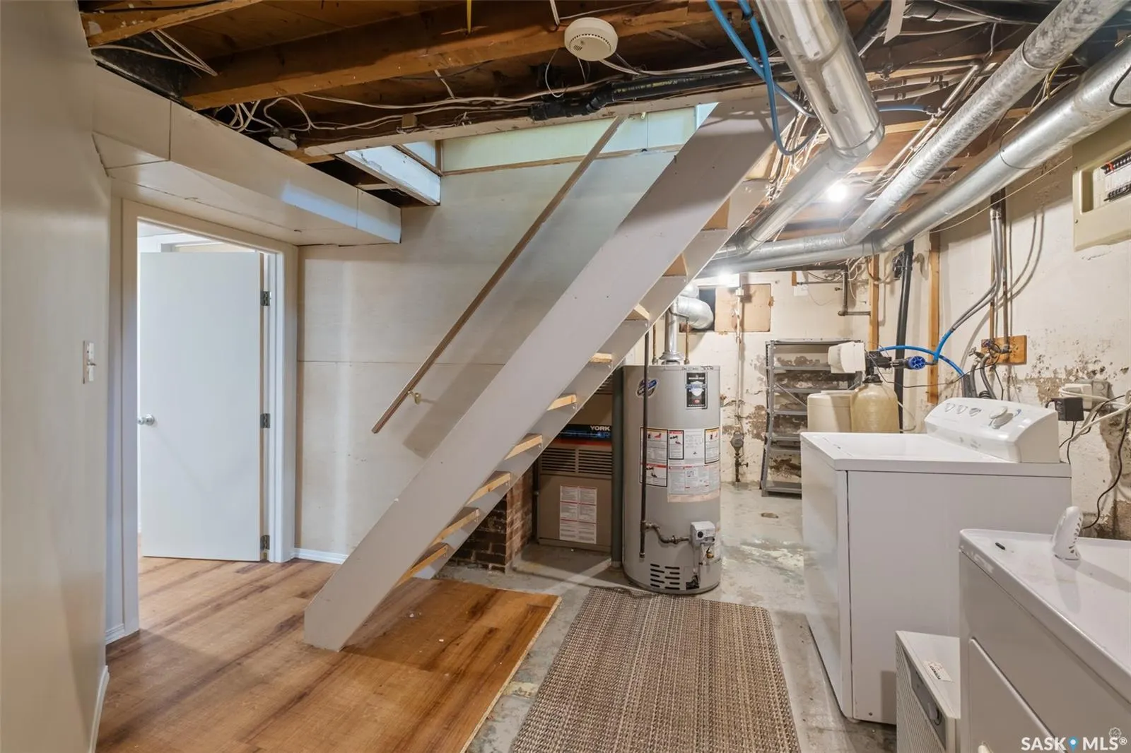 607 20th STREET W