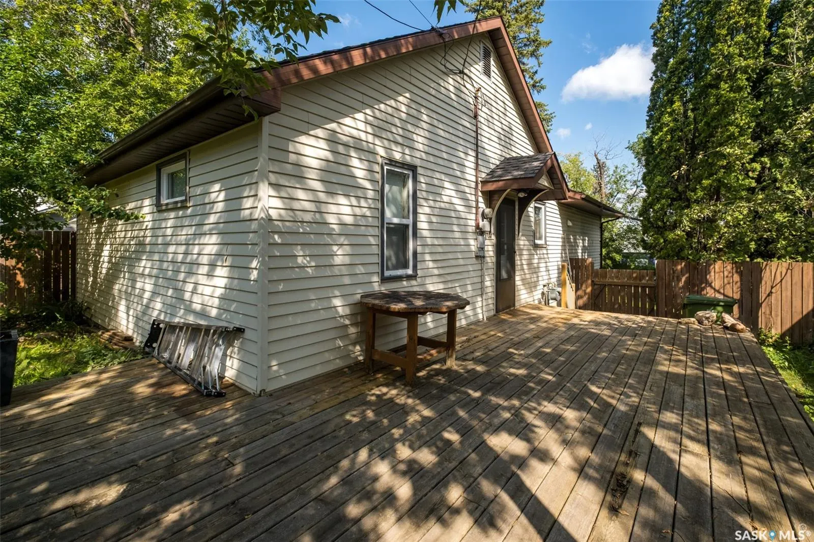 607 20th STREET W