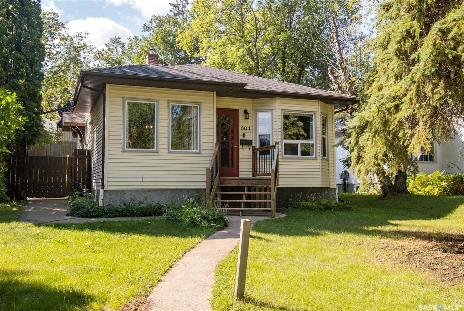 607 20th STREET W