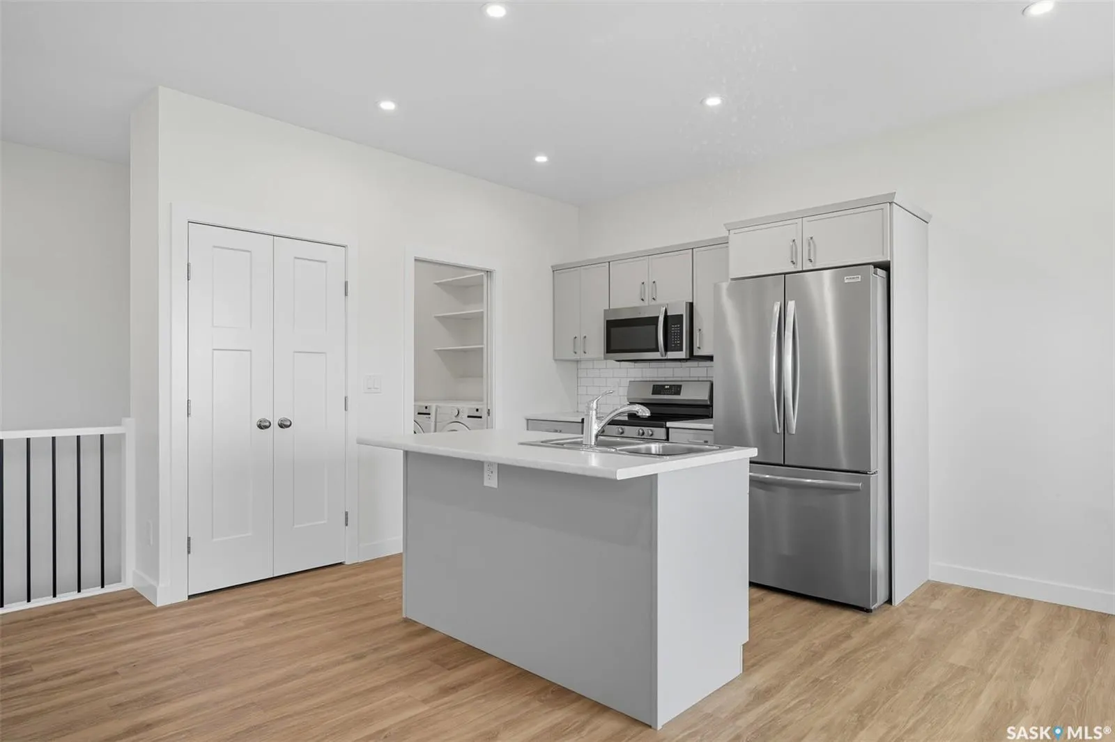 92 Diefenbaker AVENUE