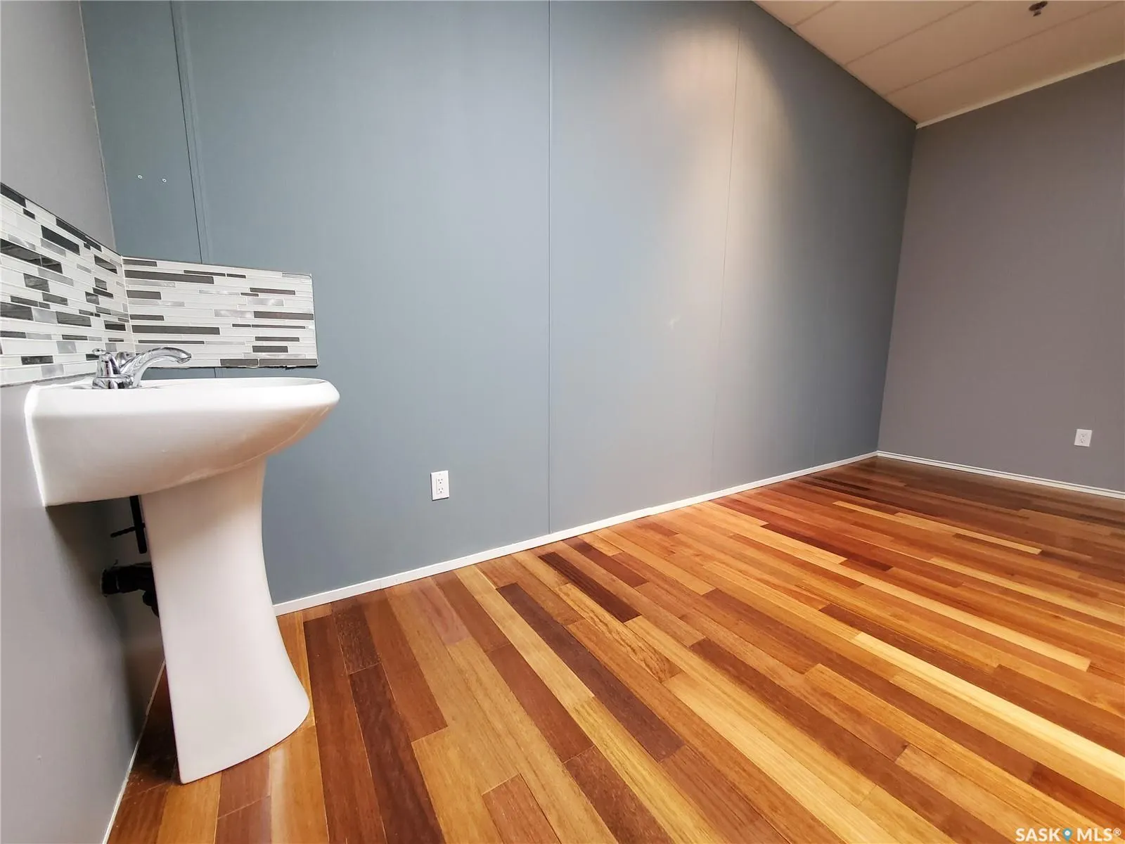 245 Central AVENUE N, #203