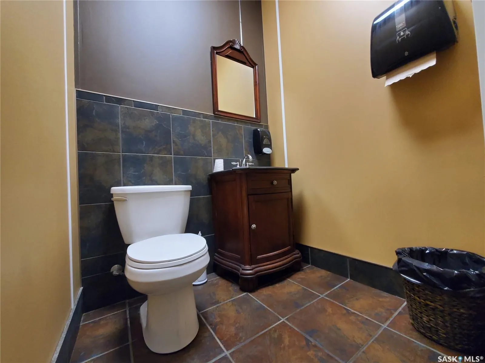 245 Central AVENUE N, #203