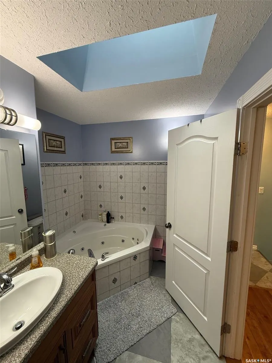 121 18th STREET W