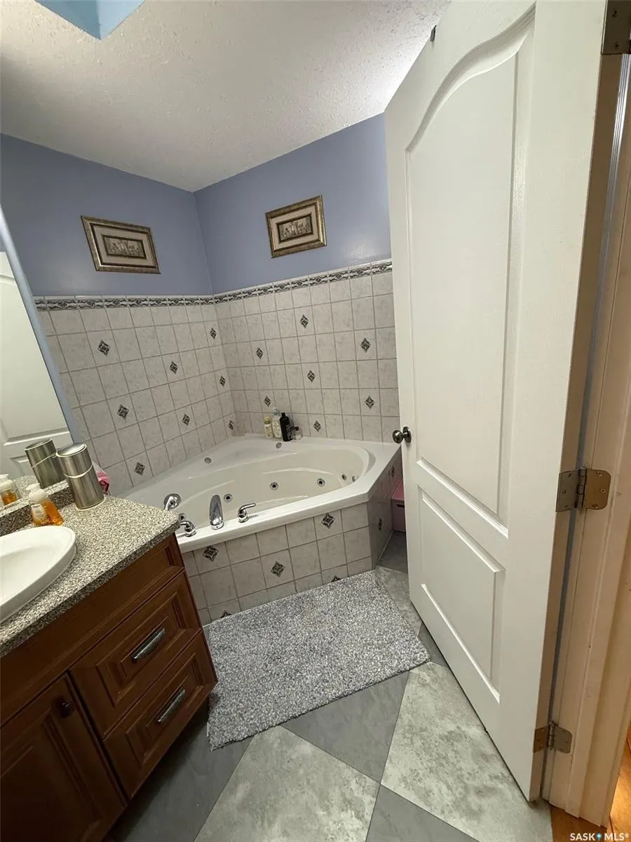121 18th STREET W