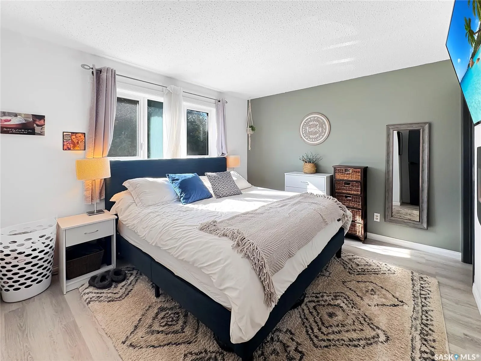241 Riverbend CRESCENT