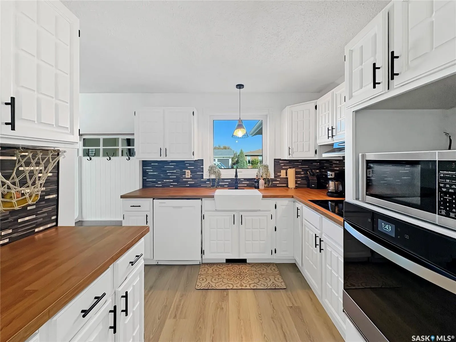 241 Riverbend CRESCENT