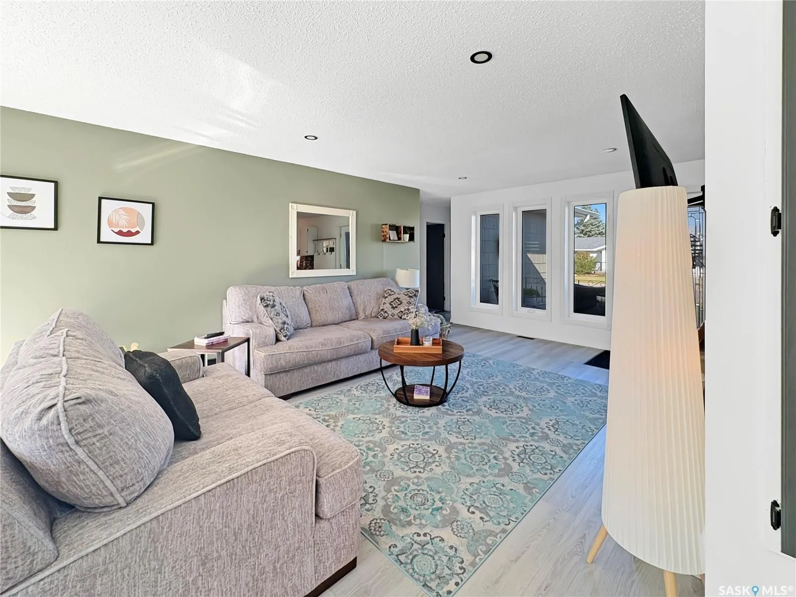 241 Riverbend CRESCENT