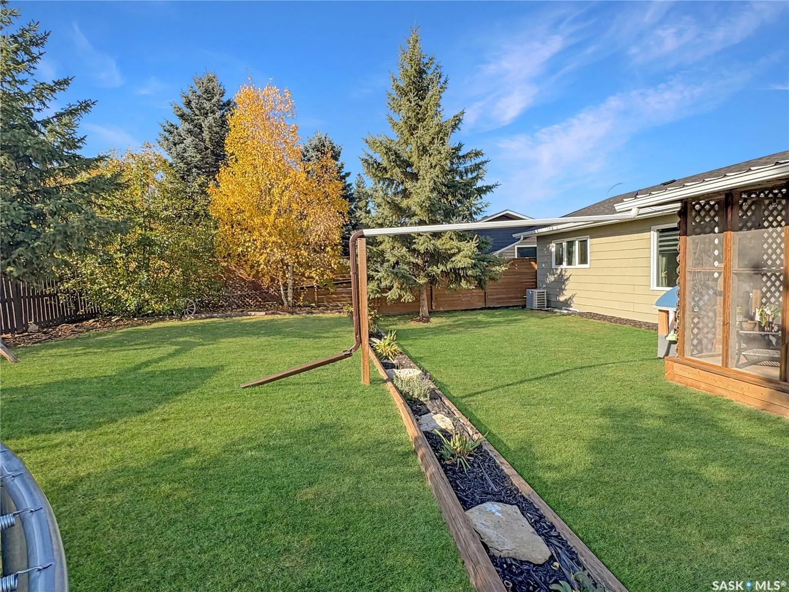 241 Riverbend CRESCENT