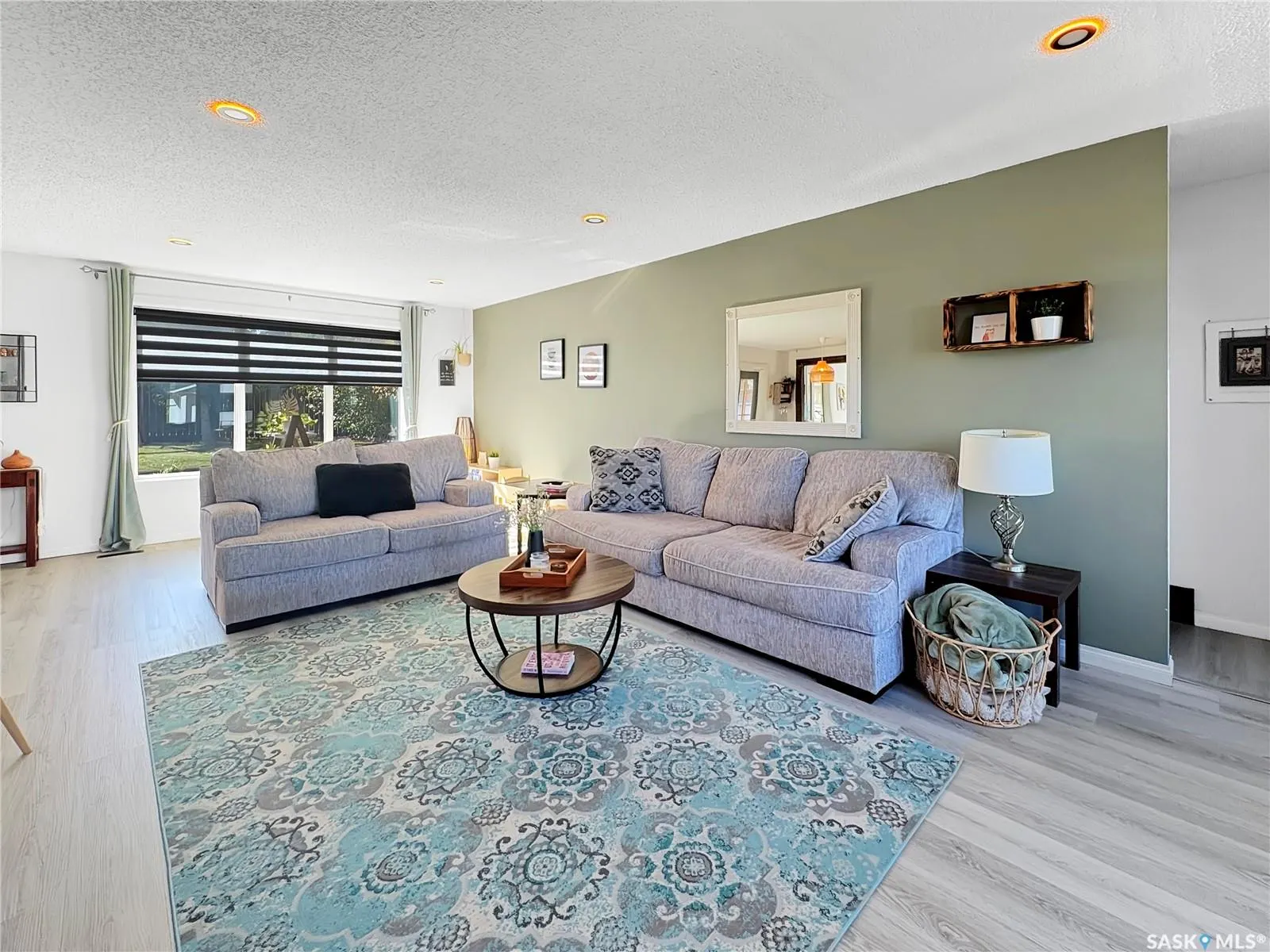 241 Riverbend CRESCENT
