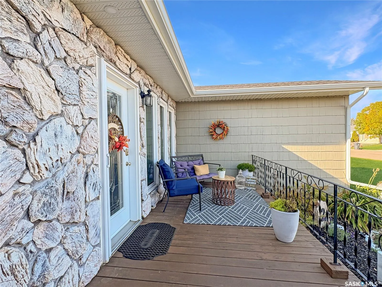 241 Riverbend CRESCENT