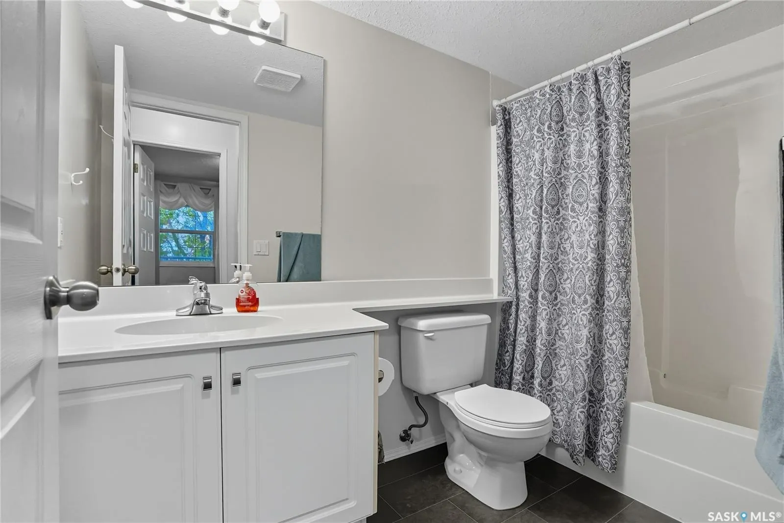 1735 McKercher DRIVE, #211