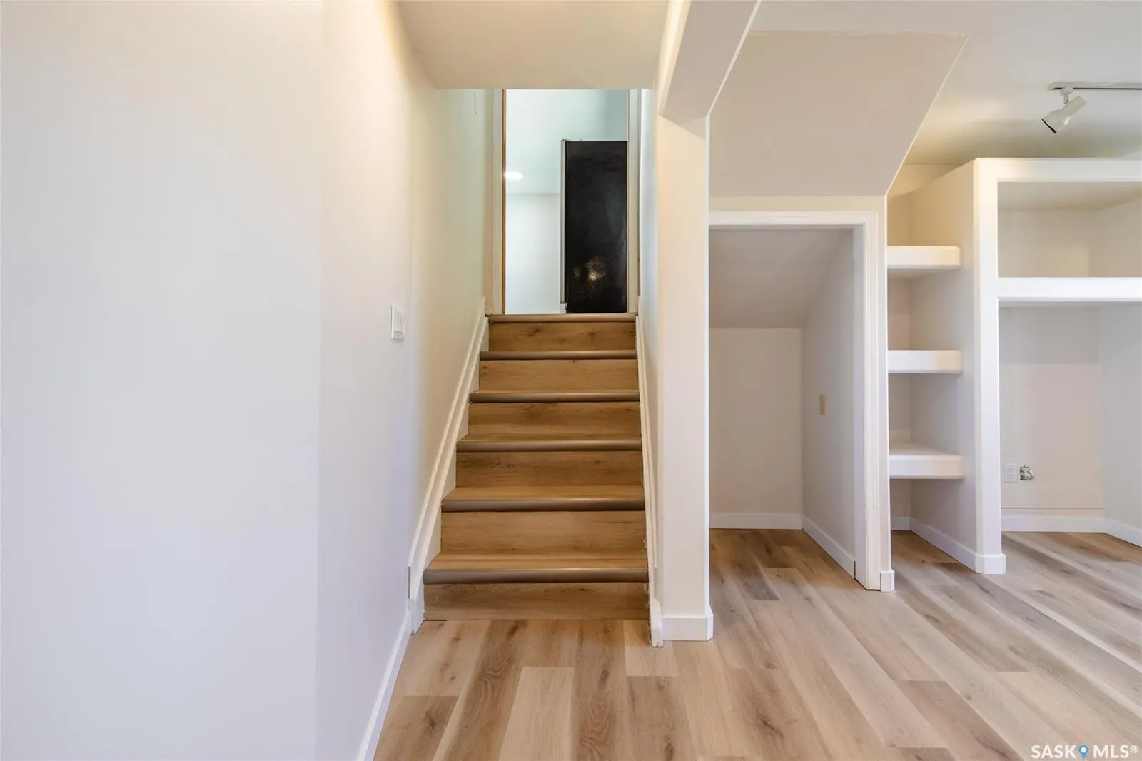 967 James STREET