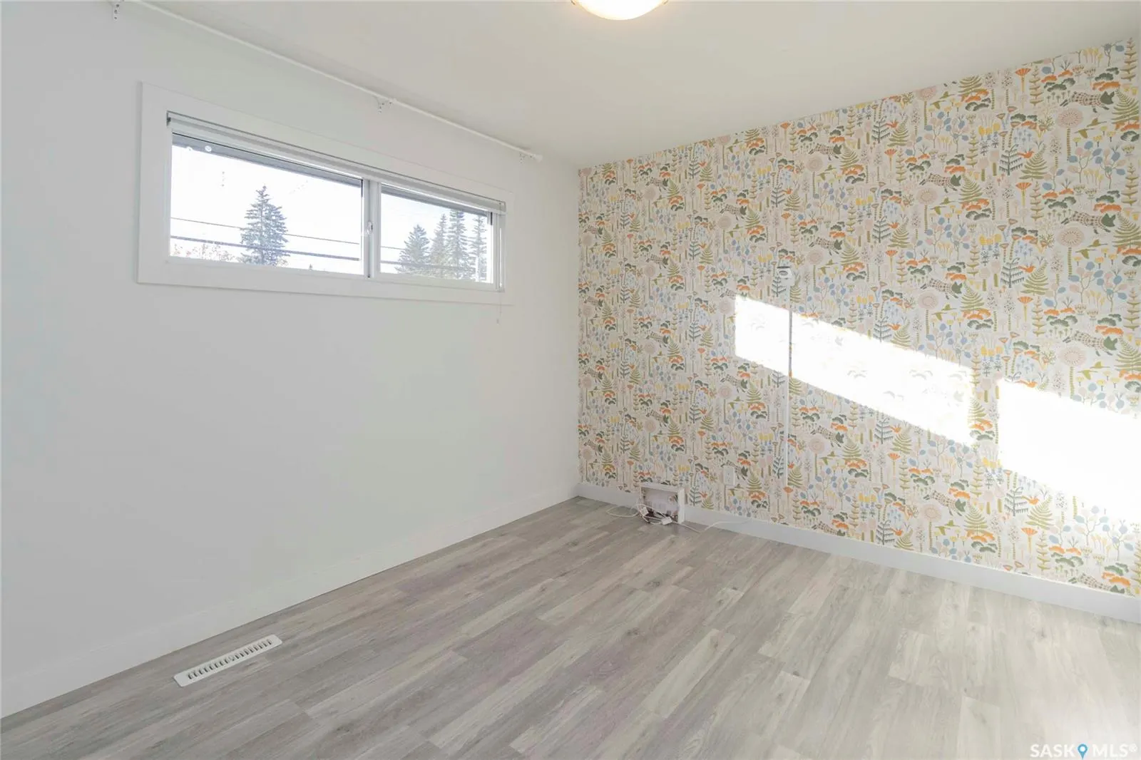 2406 Cairns AVENUE