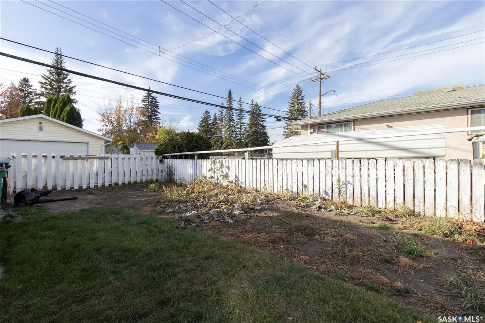 2406 Cairns AVENUE