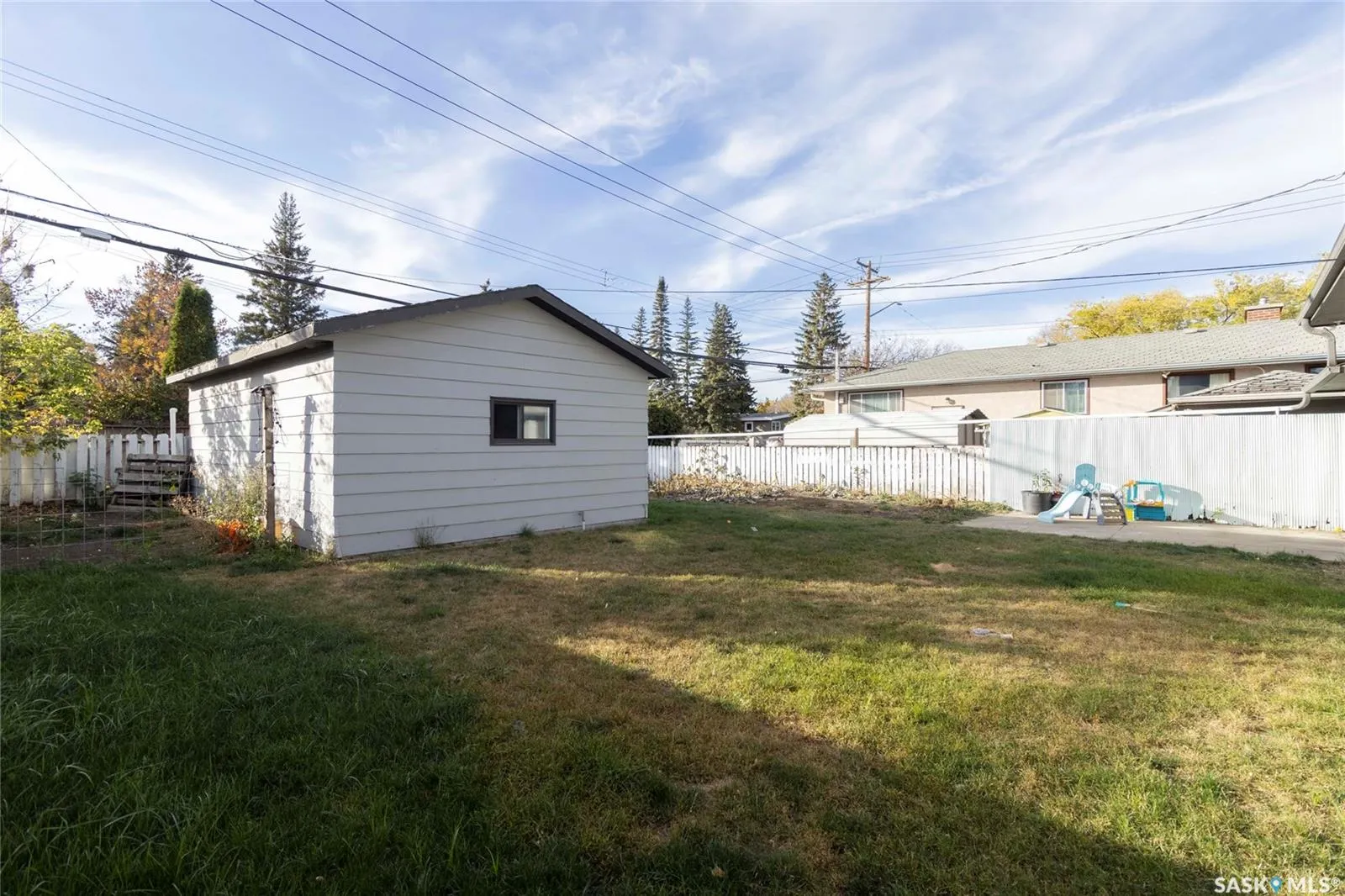 2406 Cairns AVENUE