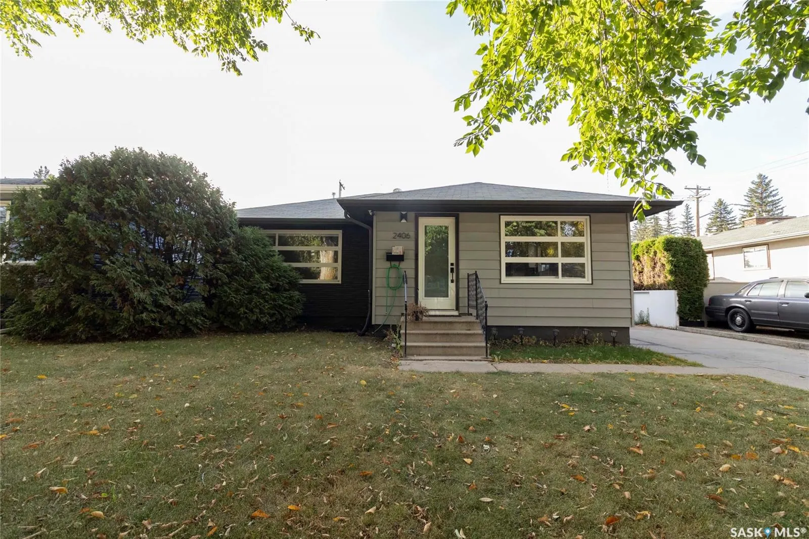 2406 Cairns AVENUE