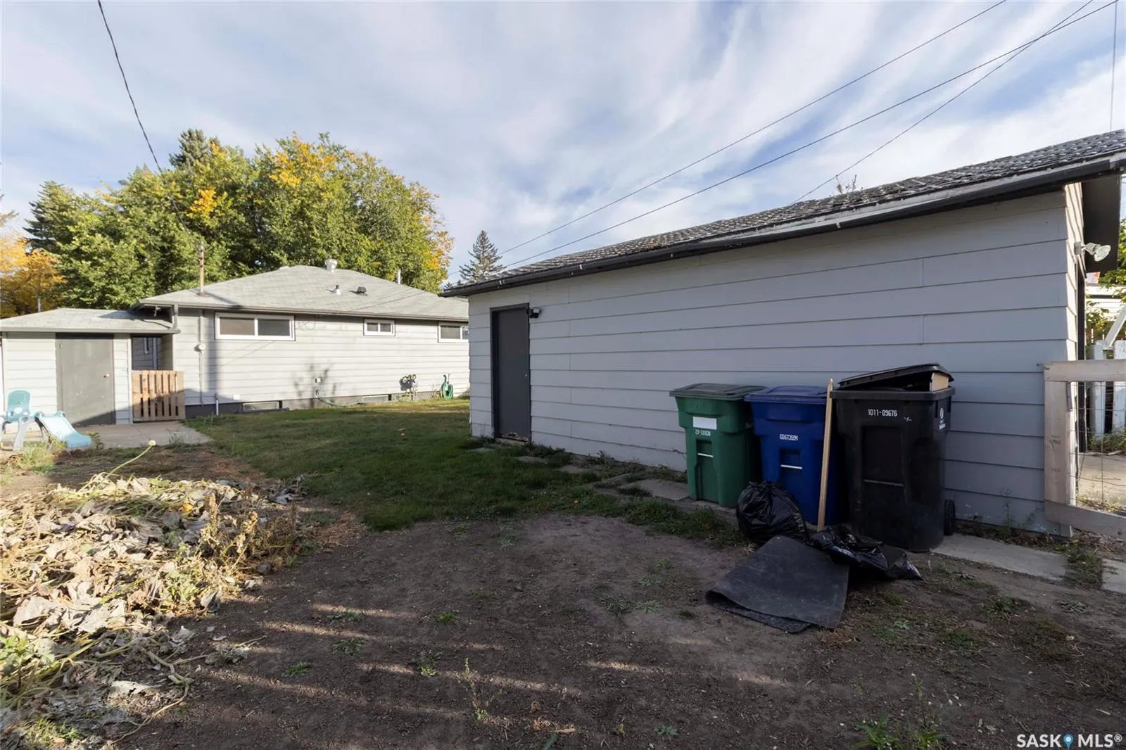 2406 Cairns AVENUE