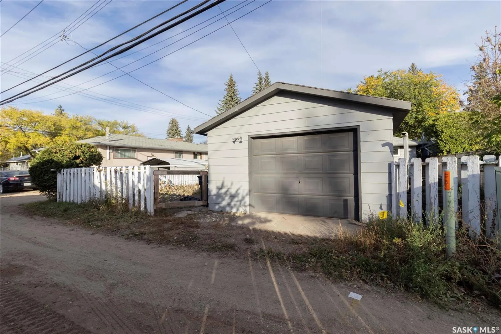 2406 Cairns AVENUE